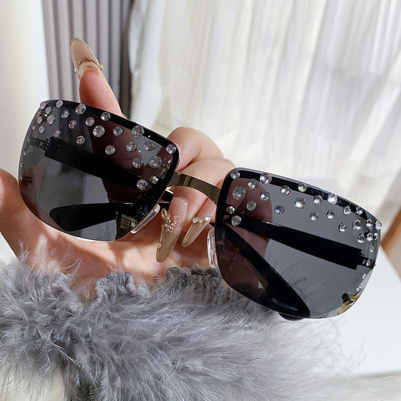 Women's Glamorous Sunglasses with Glitter Accents Bowlift