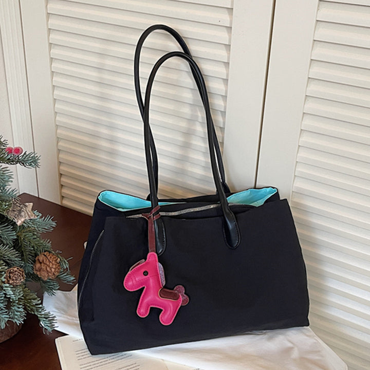Elegant Tote Bag with Zipper and Practical Interior Pockets Bowlift