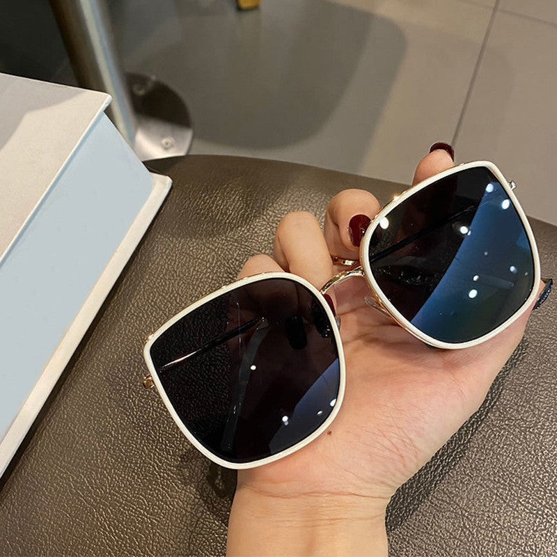 Women's Fashion Oversized Sunglasses in Elegant Square Design Bowlift