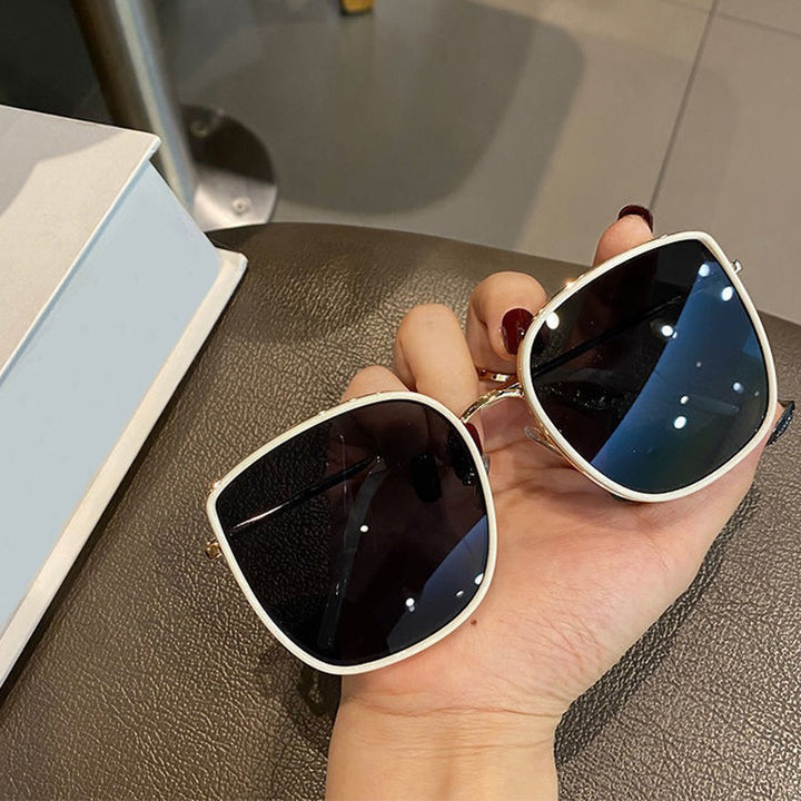 Women's Fashion Oversized Sunglasses in Elegant Square Design Bowlift