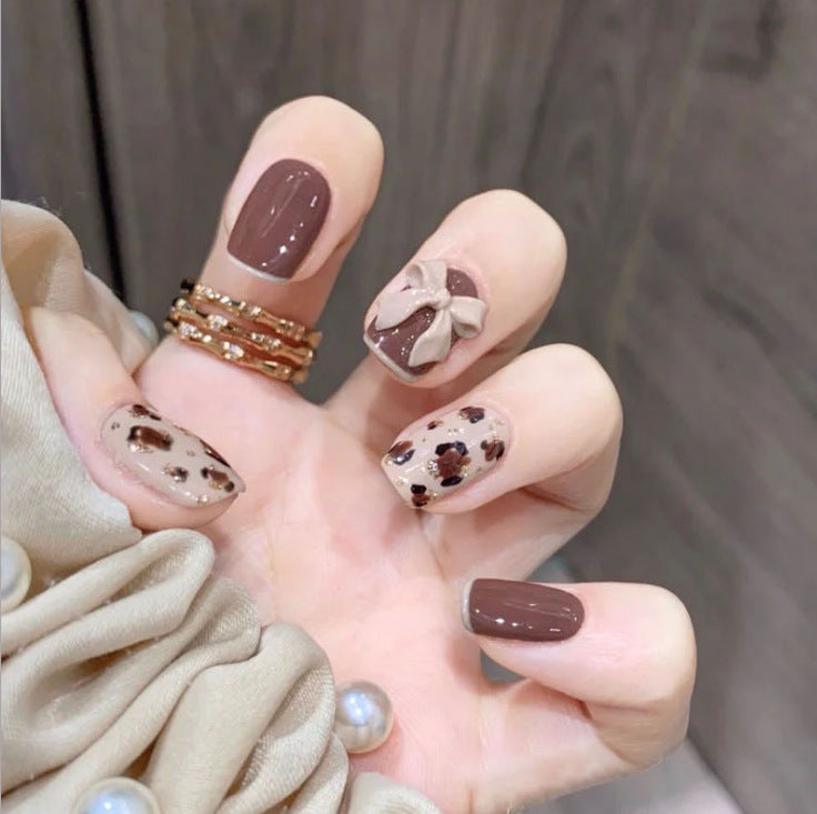 Artful nail tips with elegant foil decorations Bowlift