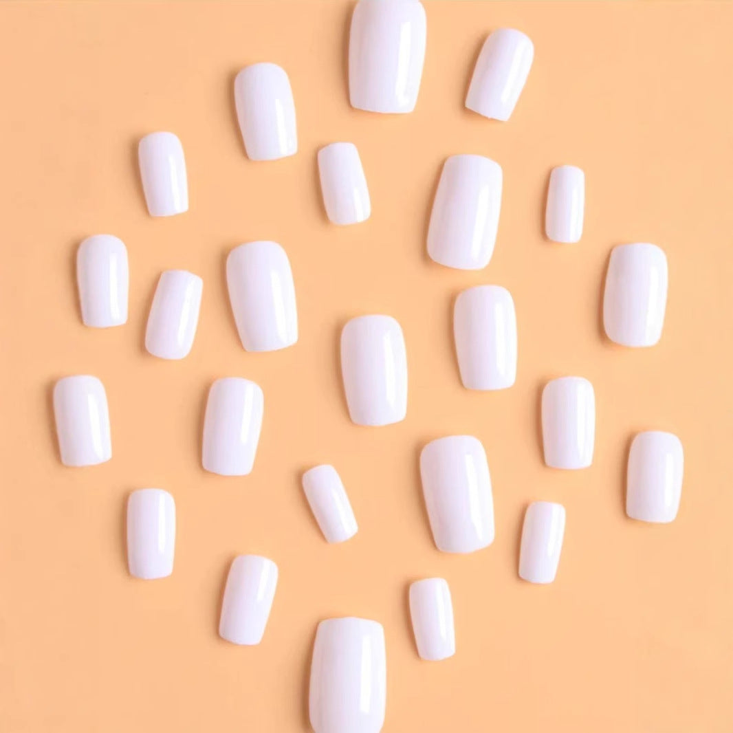 Artificial nail set with elegant high-gloss finish Bowlift