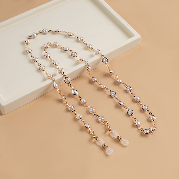 Elegant Pearl-Linked Eyewear Chain Bowlift