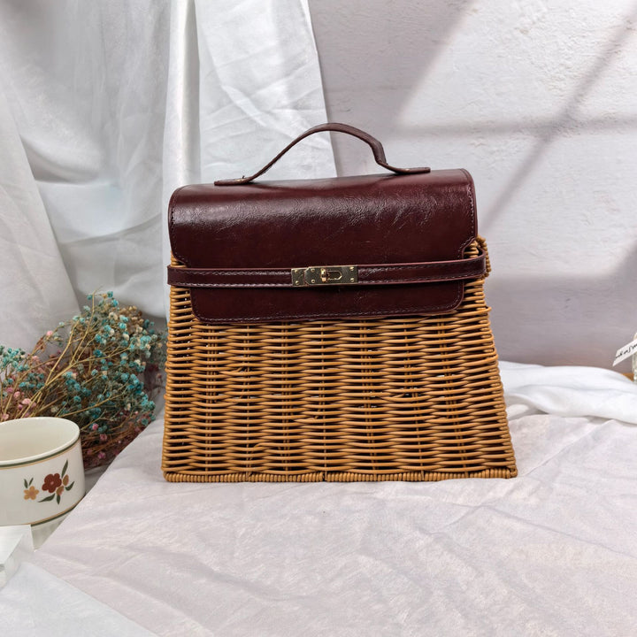 Ladies elegant woven handbag with wooden lid Bowlift