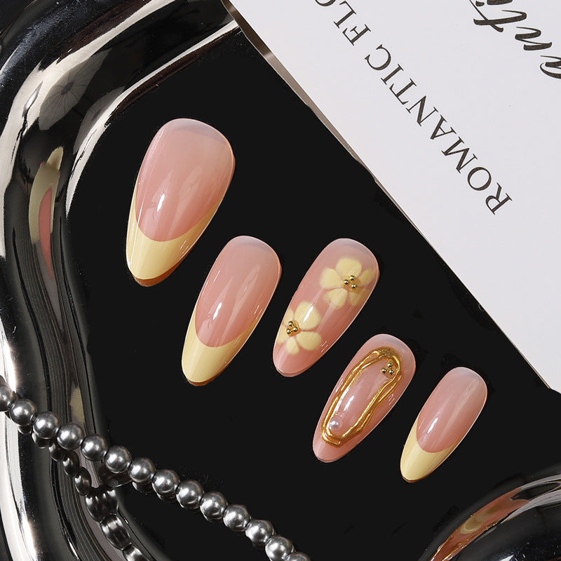 Elegant Floral Press-On Nail Set Bowlift