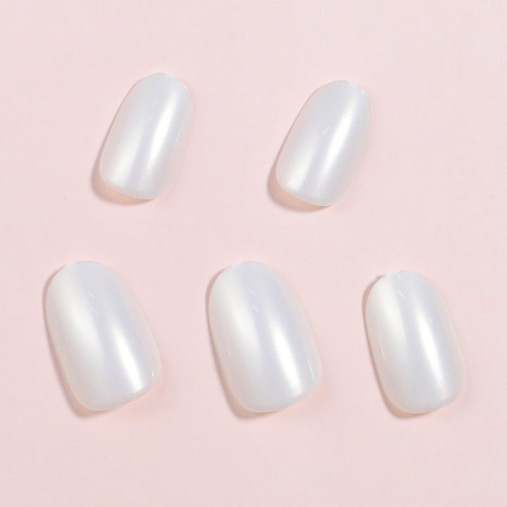 Glossy French Press-On Nail Set with Elegant Finish Bowlift