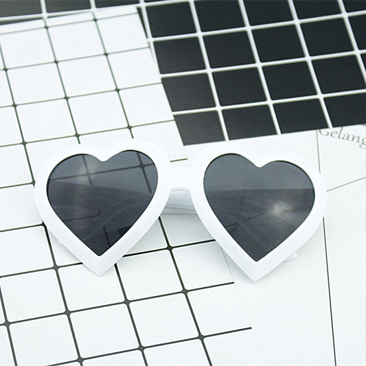 Women's Heart-Shaped Sunglasses in Modern Design Bowlift