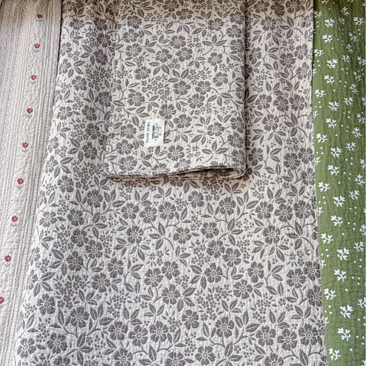 Ladies cuddly blanket with cute horse motif Bowlift