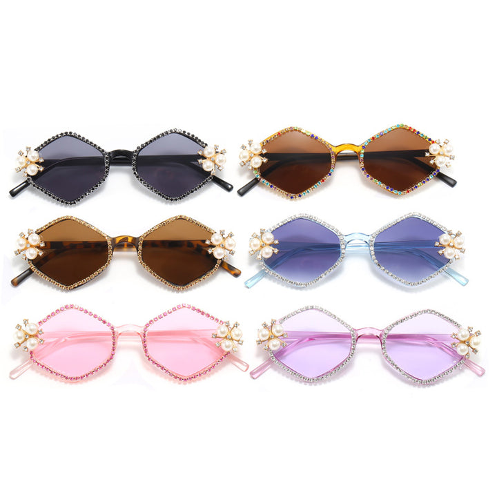 Women's extravagant sunglasses with glamorous pearl details Bowlift