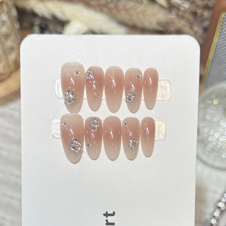 Decorative Press-On Nail Set with Sparkling Star Accents Bowlift