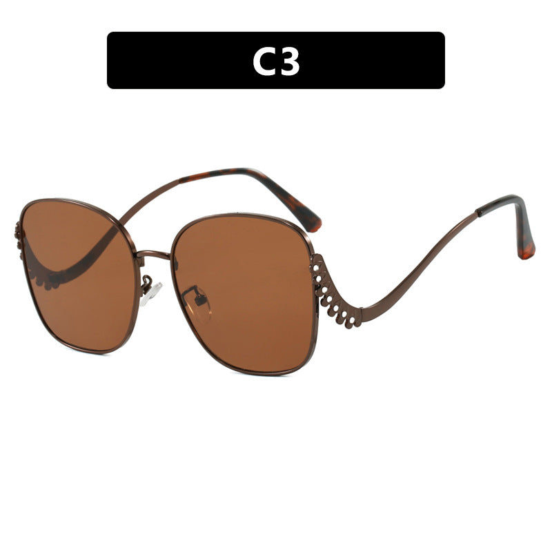 Women's striking sunglasses with sparkling appliqués Bowlift