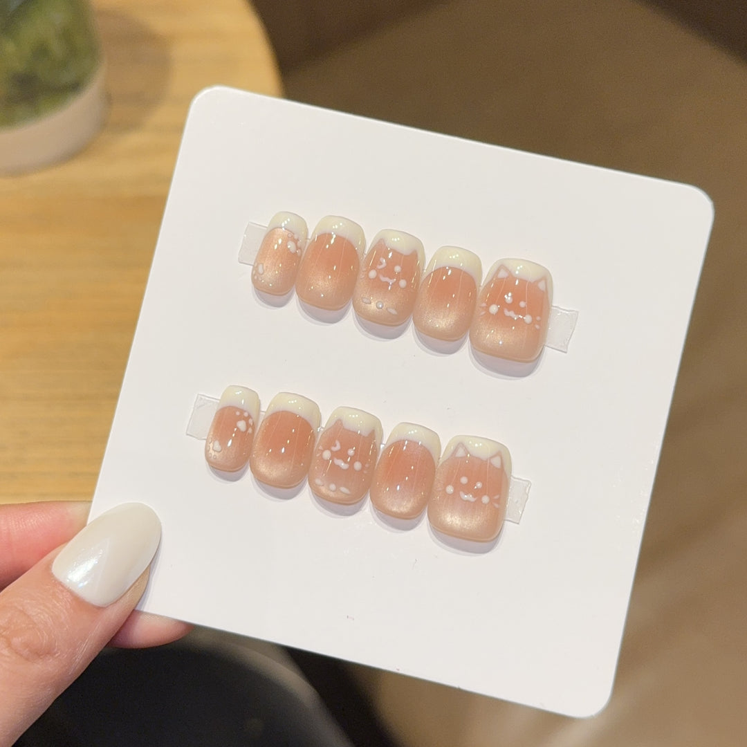 Artificial nails with elegant French design Bowlift