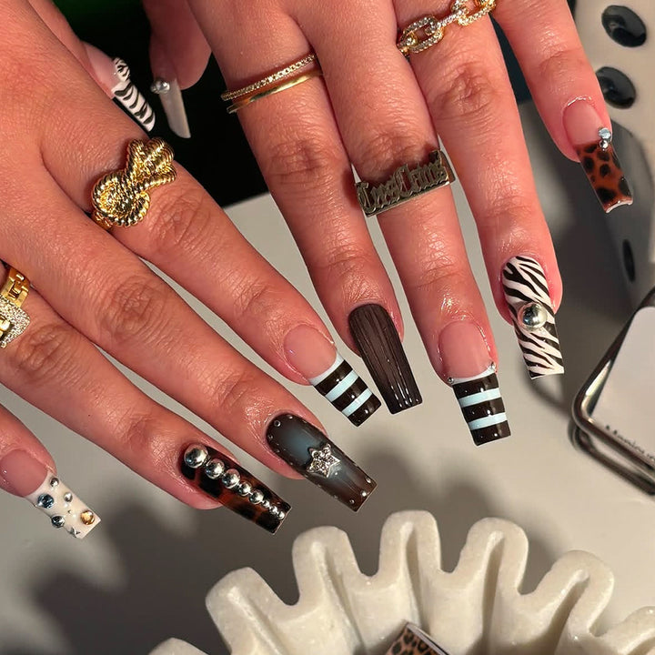 Artificial nails in modern striped design with 3D decoration Bowlift