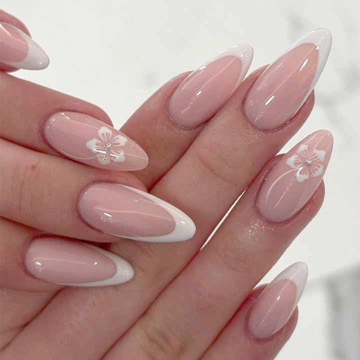 Elegant Heart-Designed Press-On Nail Tips Bowlift