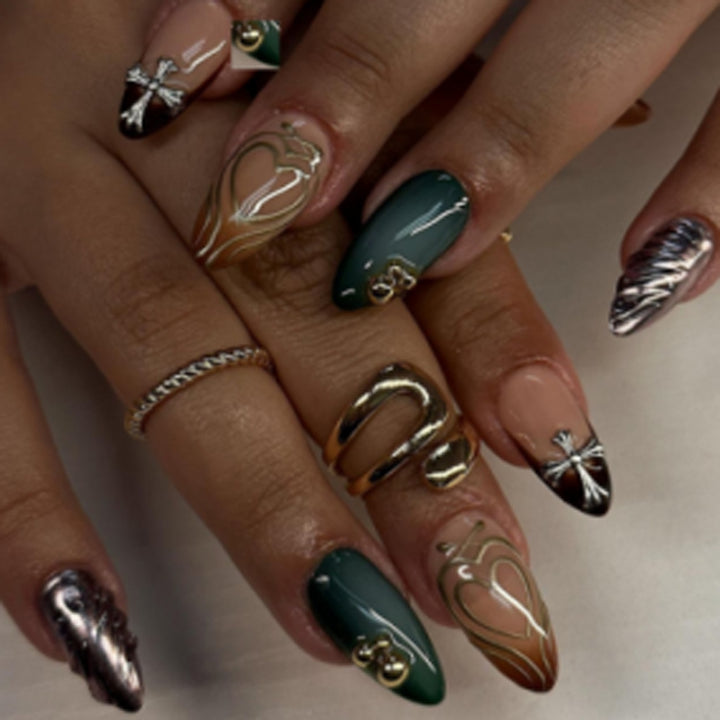 Artful and elegant nail decoration Bowlift