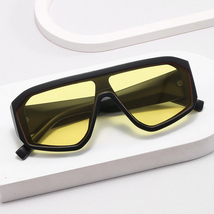 Women Fashionable Oversized Sunglasses in Futuristic Design Bowlift
