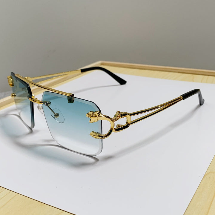 Women's glasses with extravagant frame and luxurious accents Bowlift
