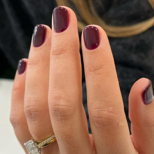 Glamorous nail art with high-gloss finish Bowlift