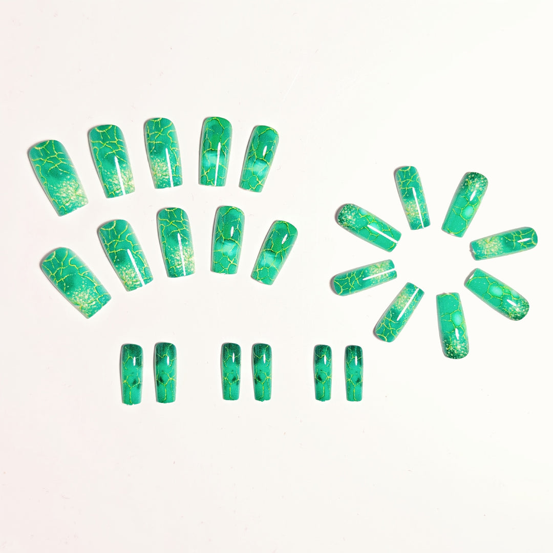 Artificial Nails in Luxurious Marble Effect Bowlift