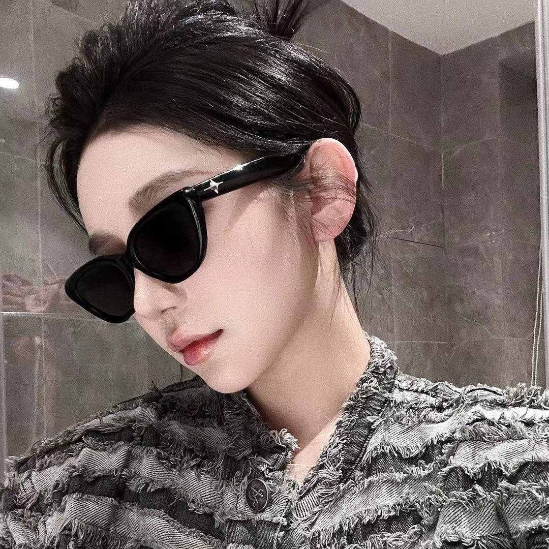 Women’s fashionable square sunglasses with UV protection filter and sturdy frame Bowlift