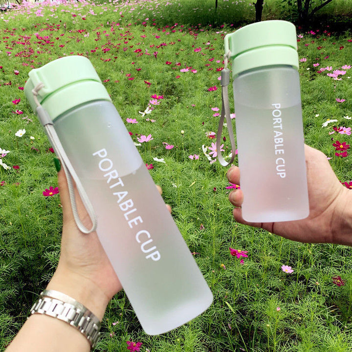 Women's portable water bottle with practical cleaning system Bowlift