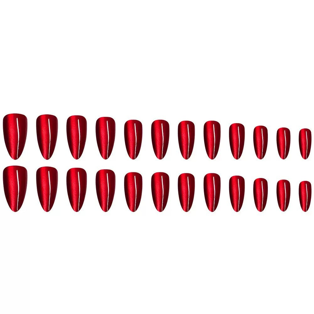 Artificial nail set with glamorous high gloss and elegant tips Bowlift