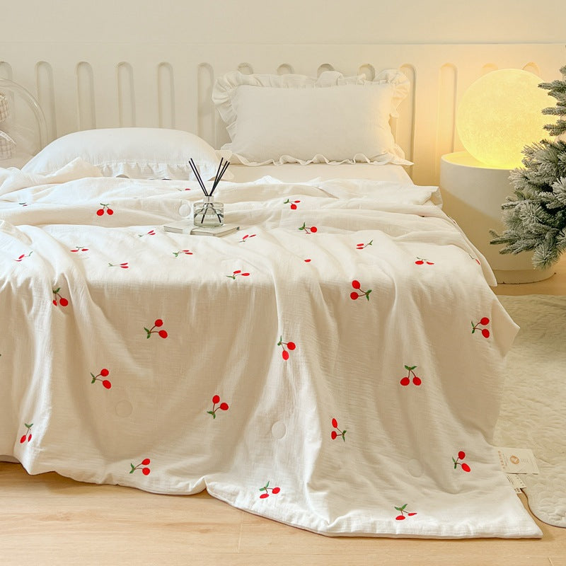 Women lightweight and breathable quilt with delicate floral patterns Bowlift