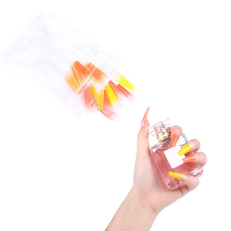 Artificial nails in elegant stiletto design Bowlift