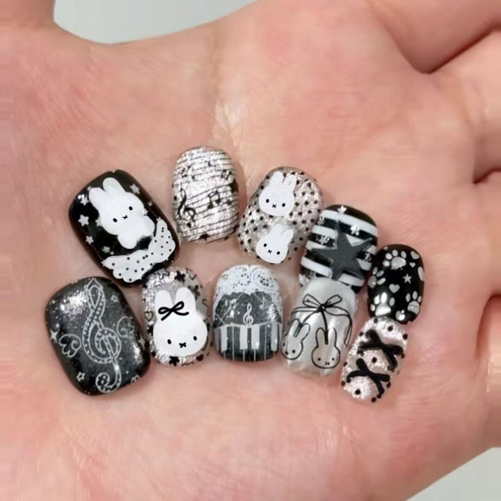 Playful Rabbit-Themed Press-On Nail Art Set Bowlift