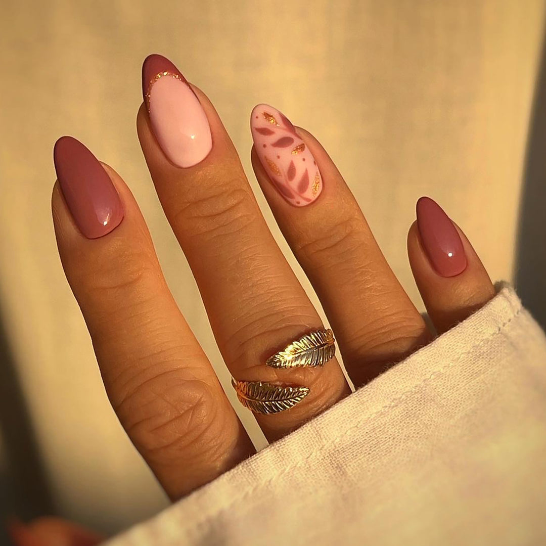 Artful nail extensions with an elegant leaf pattern Bowlift