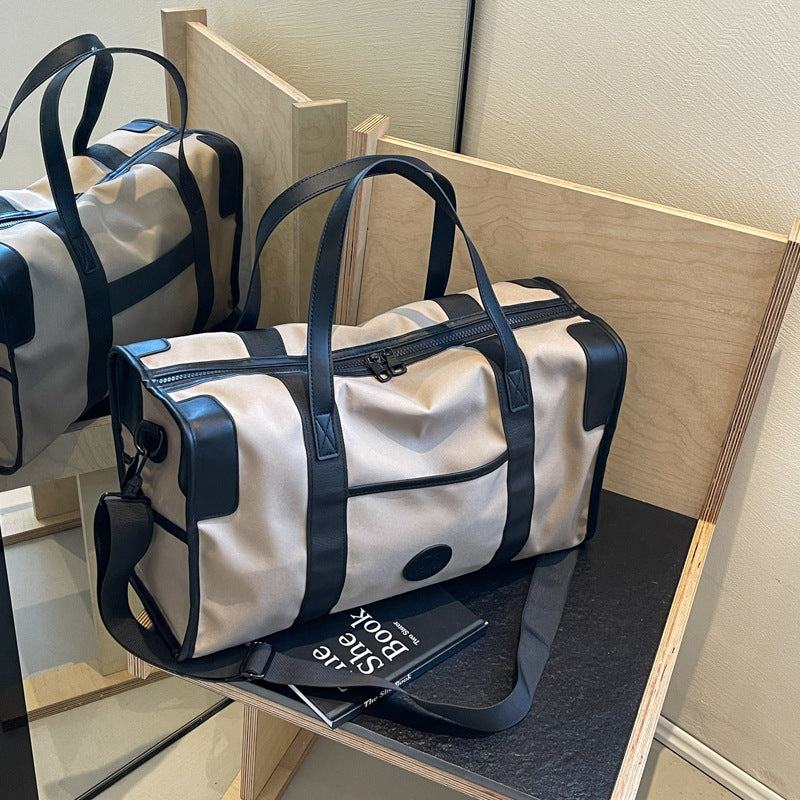 Sporty leisure duffel bag with durable material and adjustable shoulder strap Bowlift