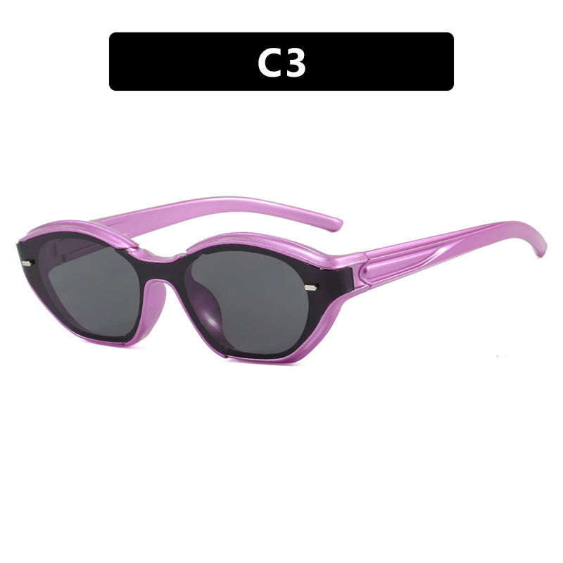 Women's fashionable sunglasses with contemporary design and protective UV filter Bowlift