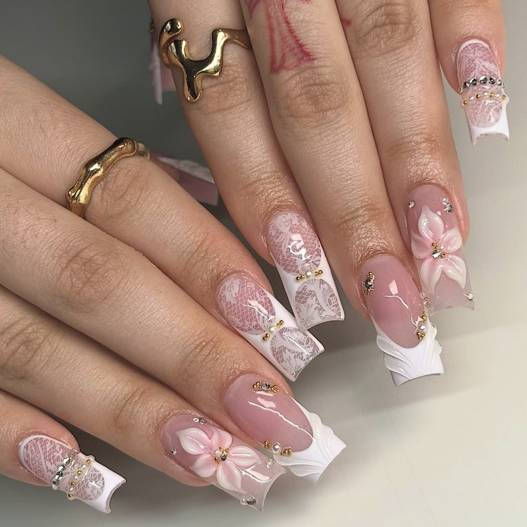 Elegant Floral Lace Design Press-On Nail Tips Bowlift