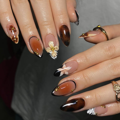Artificial nails with exclusive 3D design and flower accents Bowlift