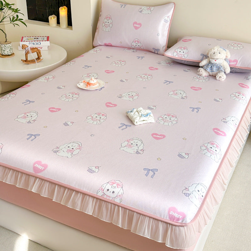 Decorative Bear-Print Mattress Protector