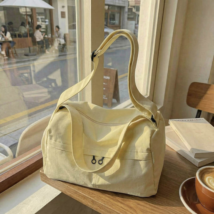 Versatile Urban Utility Messenger Bag Bowlift