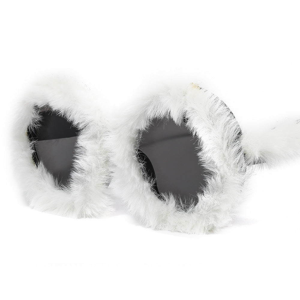 Ladies eye-catching oversized sunglasses with a unique fur touch Bowlift
