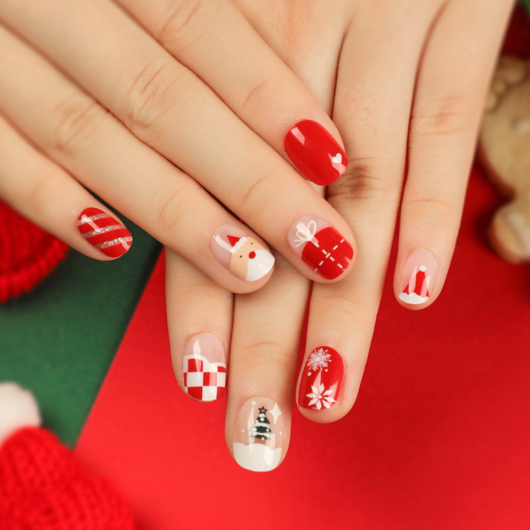 Festive nail art with Christmas motifs Bowlift