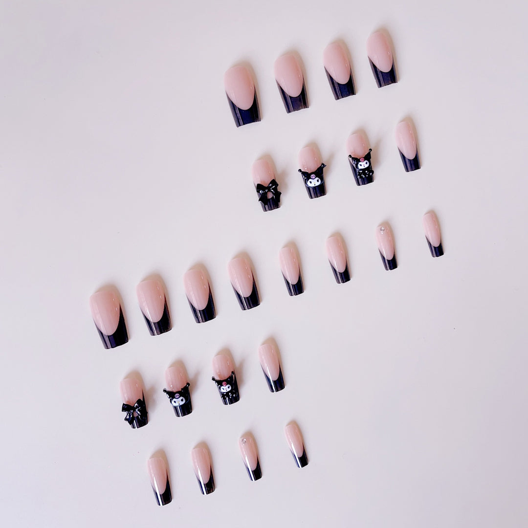 Artificial nail set with festive winter motifs and playful shiny accents Bowlift