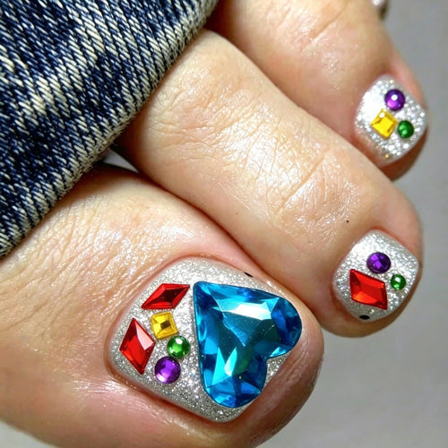 Nail art with glamorous 3D jewelry accents Bowlift