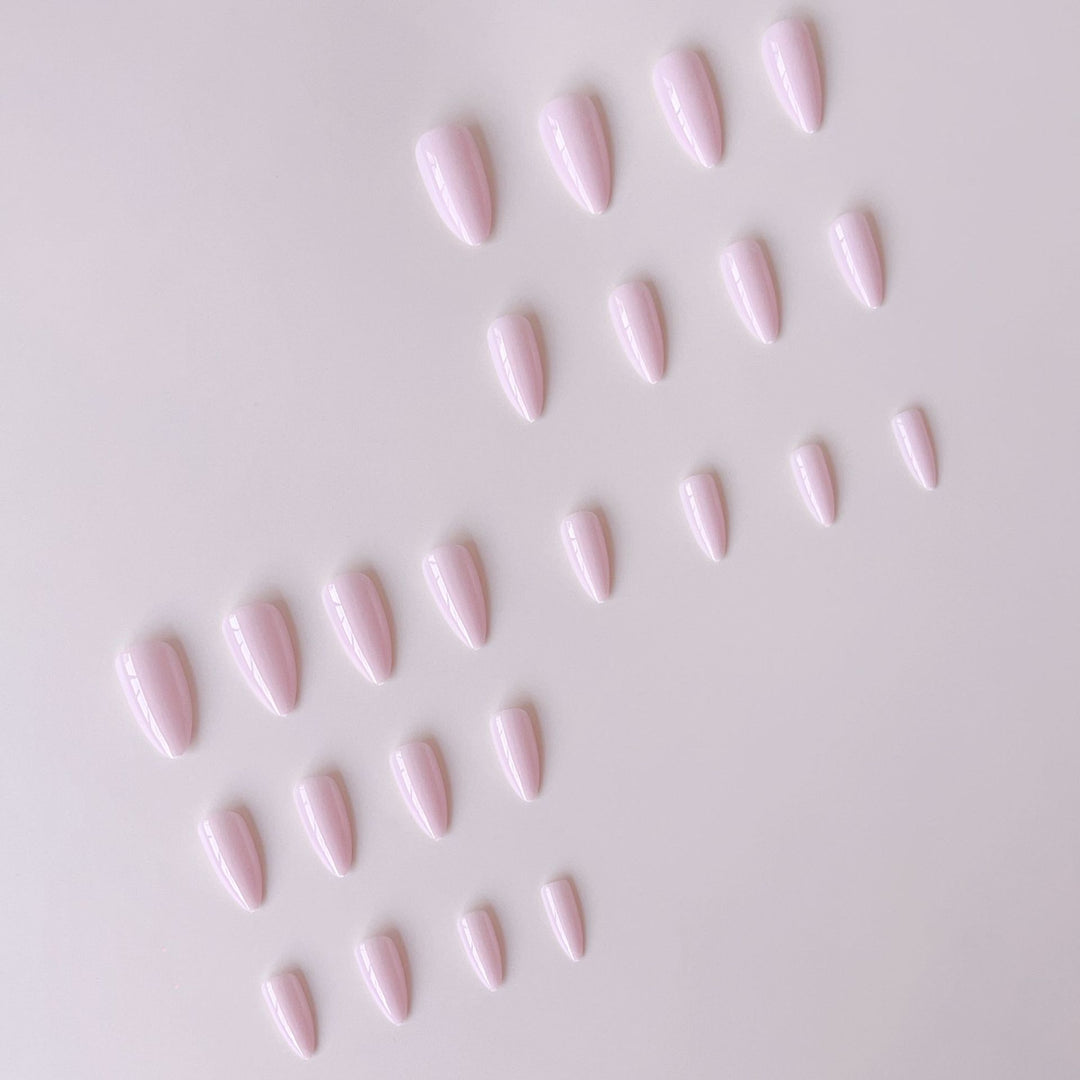 Artifical nail set with elegant, pointed and high-gloss nails Bowlift