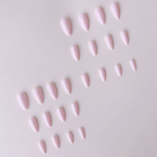 Artifical nail set with elegant, pointed and high-gloss nails Bowlift