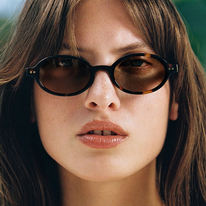 Ladies fashionable oval-shaped sunglasses with fancy frame Bowlift