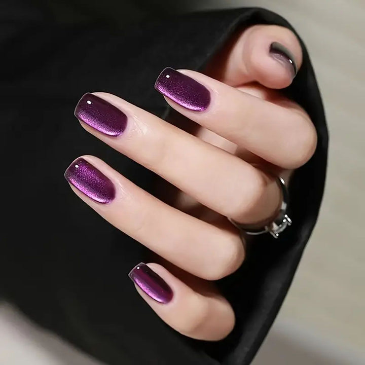 Artificial nails with elegant high-gloss finish and special color nuance Bowlift