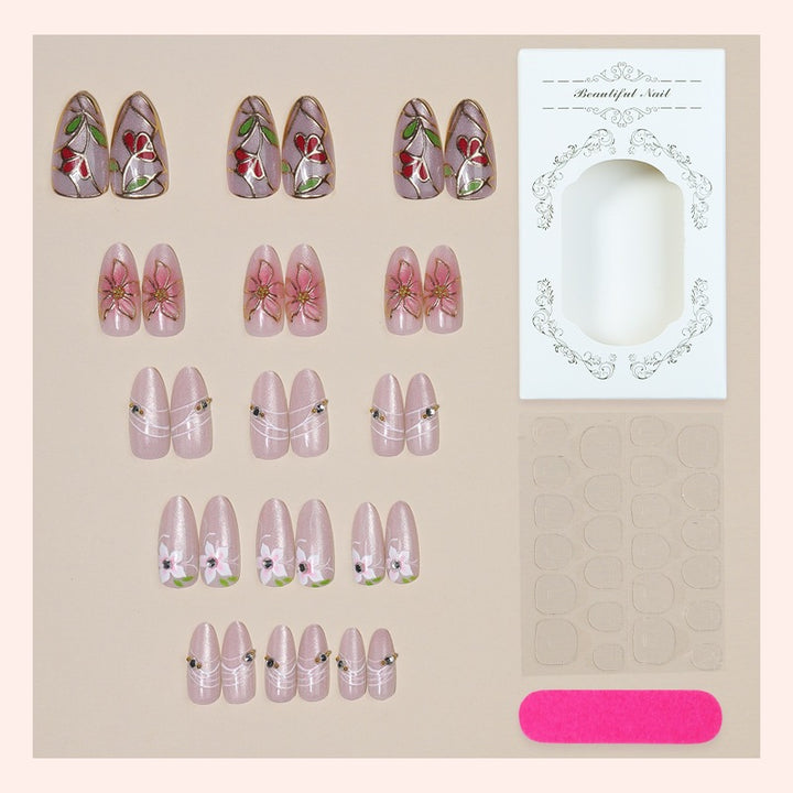 Nail art set with filigree floral decorations and shiny details Bowlift