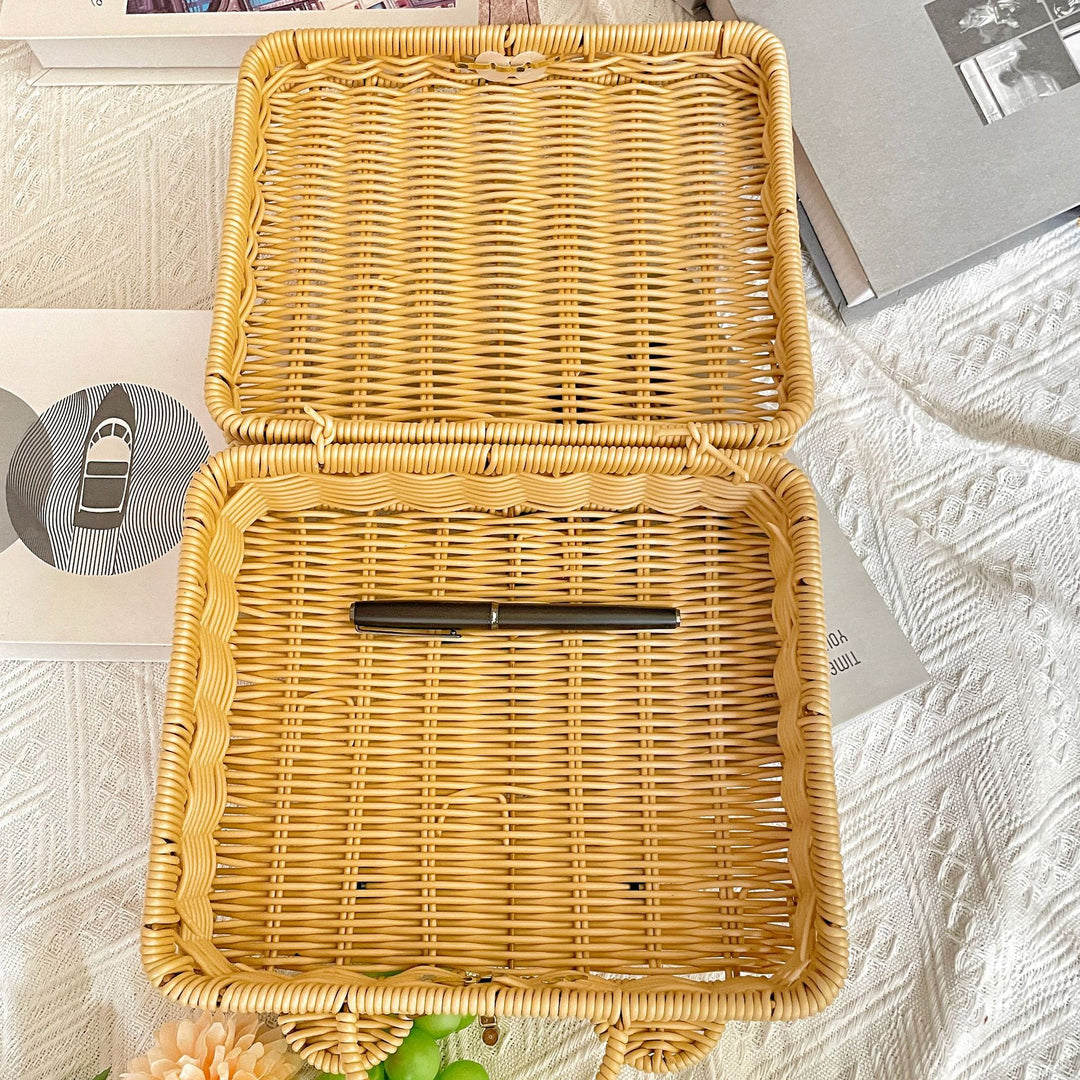 Women Handmade Basket Bag in Bear Design Bowlift