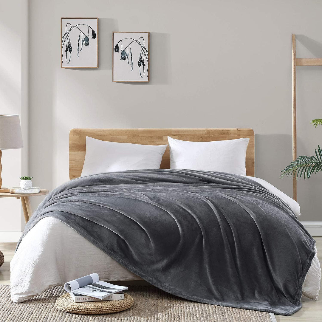 Ultra-Soft Luxury Fleece Blanket Bowlift