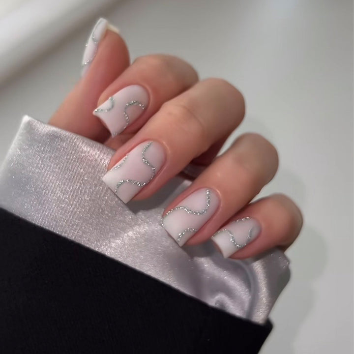 Nail art set with elegant glitter contour design Bowlift