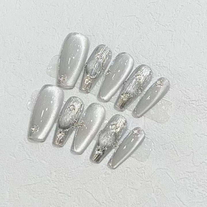 Elegant Press-On Nail Set with Metallic Finish Bowlift