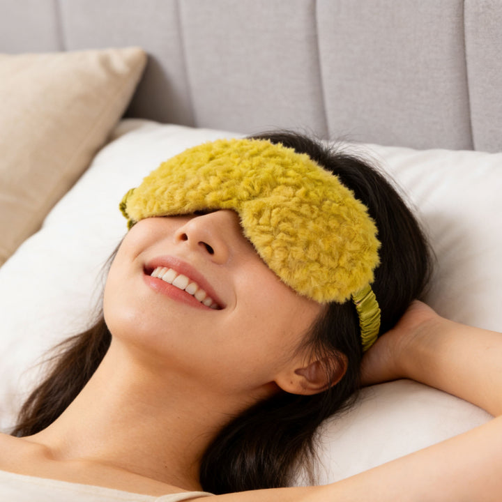 Women's luxury sleep mask with voluminous faux fur cover and softly padded eye area Bowlift